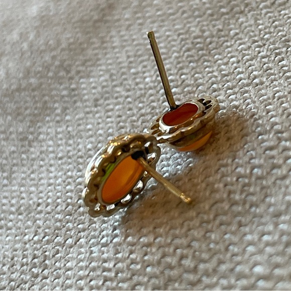 Antique🧡14K🧡Gold Mini Cameo Stud Earrings - Picture 6 of 8